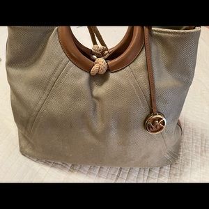 Michael Kors Isla 30h8gzwe6c Pale Gold Canvas Ring Shoulder Tote